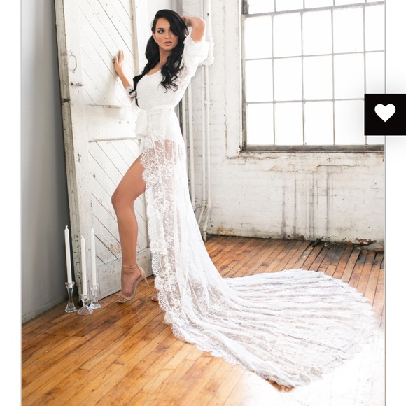 Le El New York Bianca Scalloped Edge Bridal Robe - Picture 2 of 9